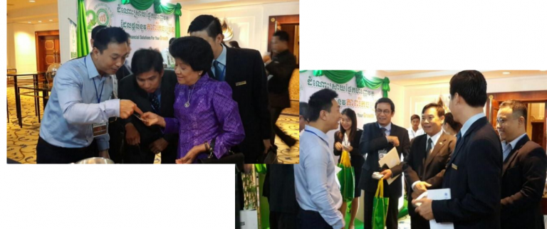 Phó thống đốc ngân hàng Campuchia cùng các lãnh đạo cao cấp của hai nước tham quan gian hàng MK Smart