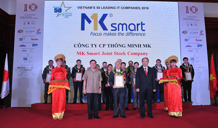 mk smart nhận giải 50 doanh nghiệp cntt việt nam 2016 - lê minh quốc