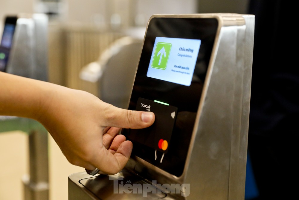Tap-to-pay using contactless bank cards at EMV-compliant readers at transit gates. A MAJOR OPPORTUNITY FOR LARGE-SCALE PUBLIC TRANSPORTATION IN SOUTHEAST ASIA
